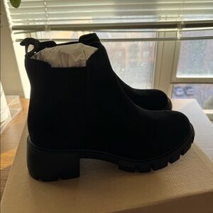 Steve Madden black suede howler boots